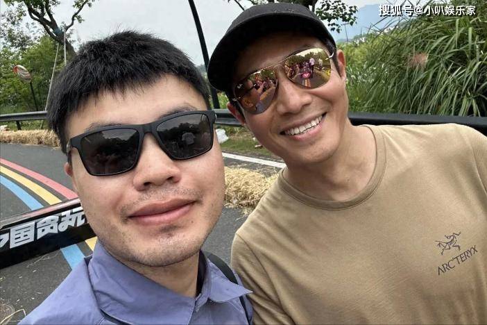 人过端午和游客玩水一点架子都没有AG真人这才是真偶像！撒贝宁带家(图7)